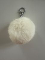 Flauschiger Schlüsselanhänger Pompon in weiss