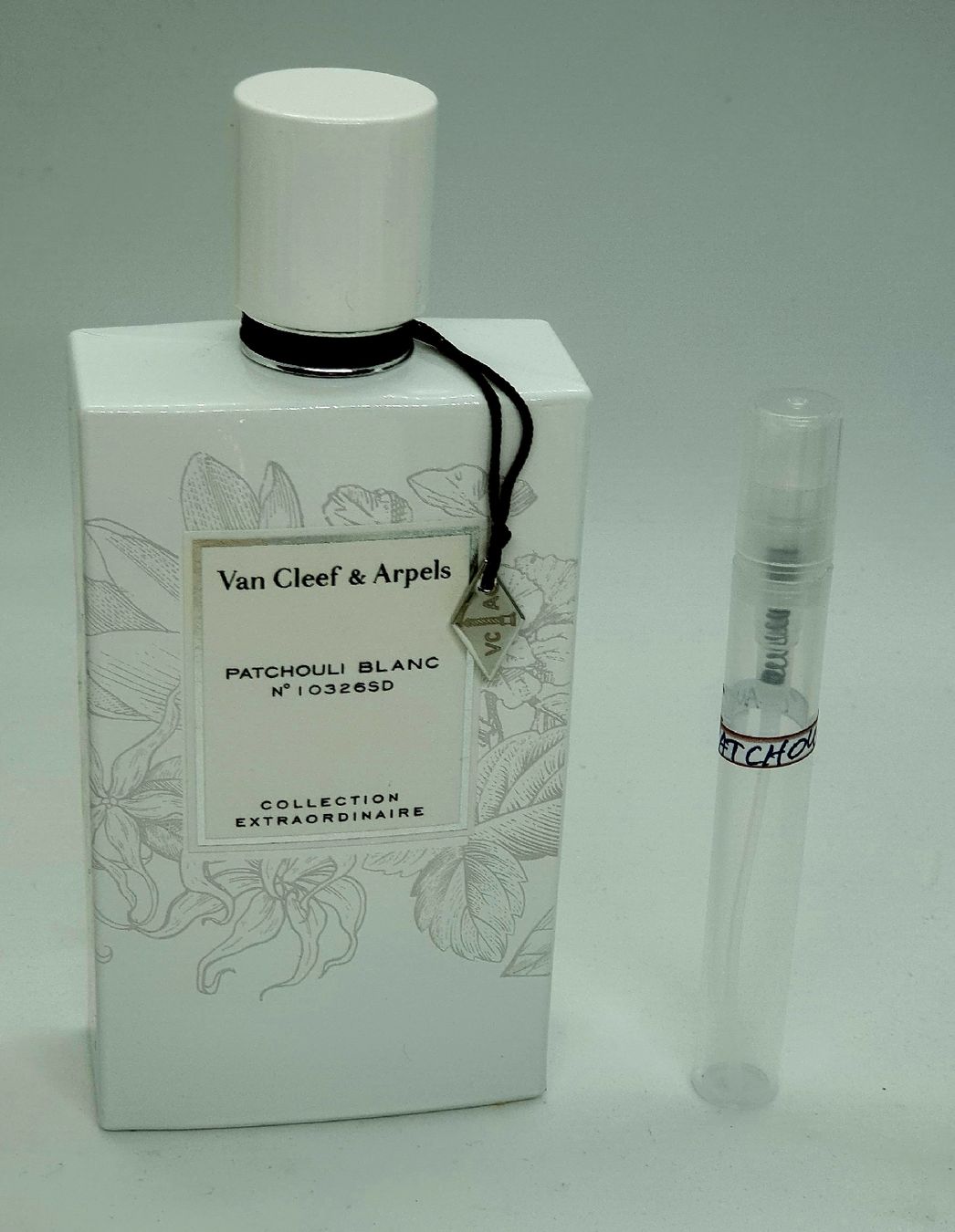 Van Cleef Profumi & Eau de Toilette: 5 ml PATCHOULI BLANC VAN CLEEF ARPELS ABFÜLLUNG – Nuovo (secondo la descrizione) da St. Gallen venduto da CaliSunshine