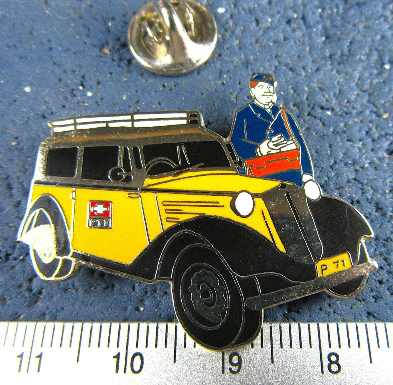 Swiss Placchette & Badge: POST SCHWEIZ PTT TATRA OLDTIMER AUTO PIN ENAMEL – Usato da Ettingen venduto da Hausi4711