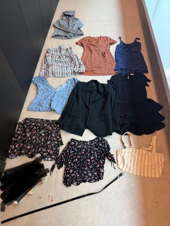 Kleiderpaket Damen Mode und Accessoires Set gemischt
