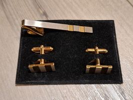 Krawattenhalter inkl. Manschettenknöpfen Gold