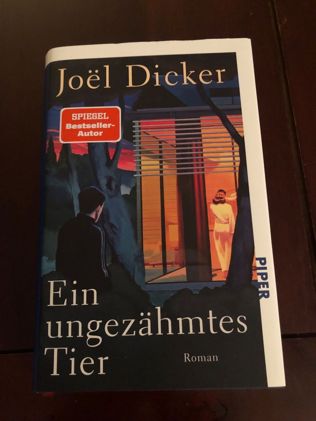 Libri: Joël Dicker - Ein ungezähmtes Tier – Nuovo (secondo la descrizione) da Oberweningen venduto da Gerini