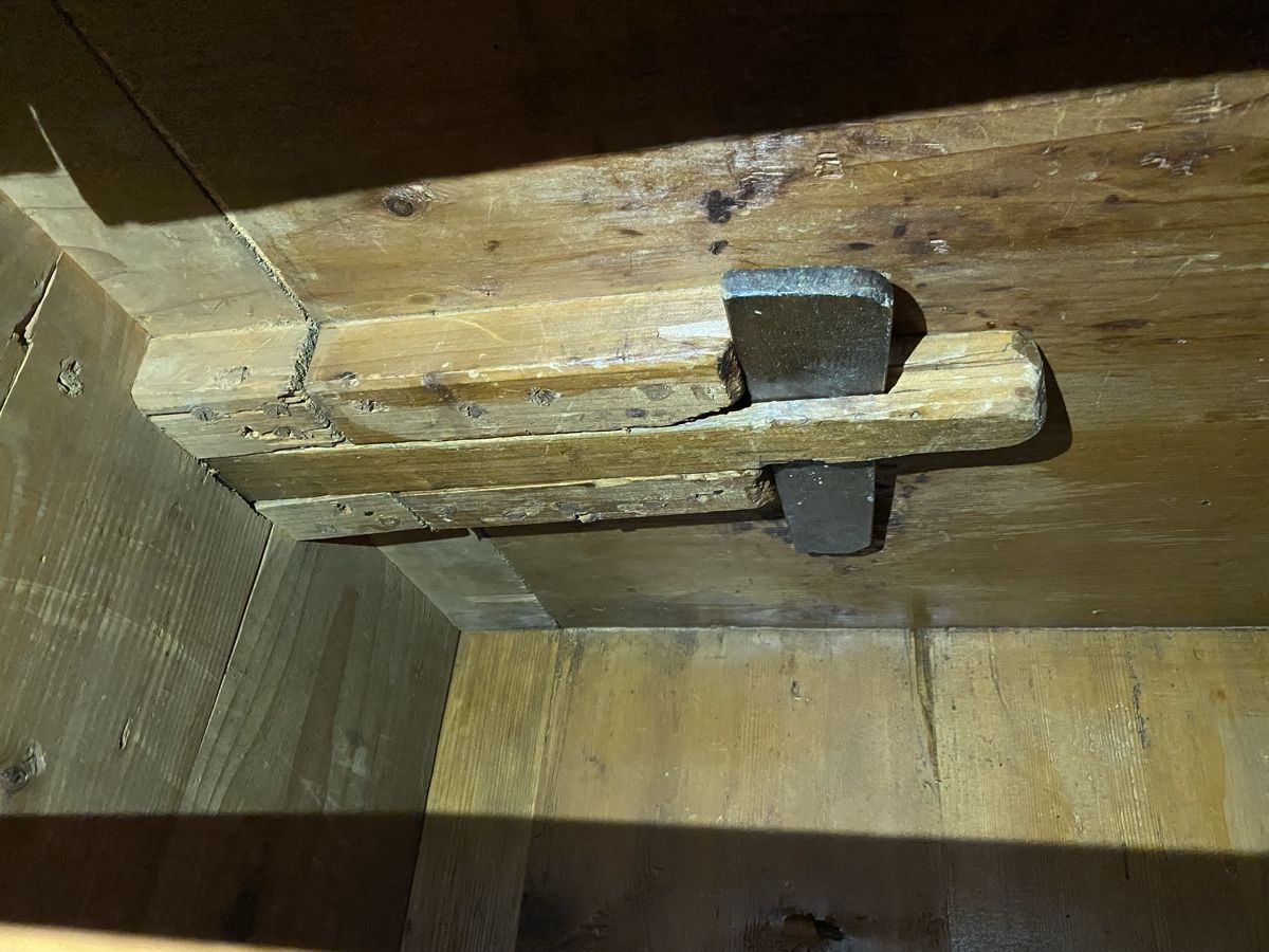 Armadi: Barockschrank – Usato da Luzern venduto da Gustav-33 4