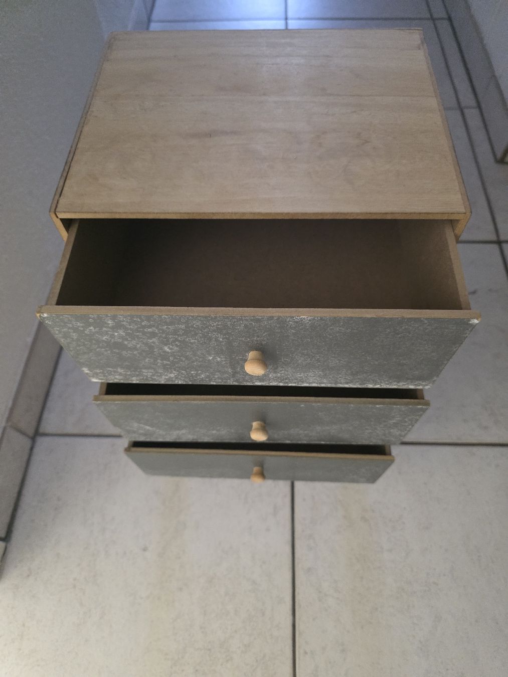 Mobilhome: Mobiletto con 3 ante e pomelli in legno – Gebraucht aus Thun von filippocarbone98 3