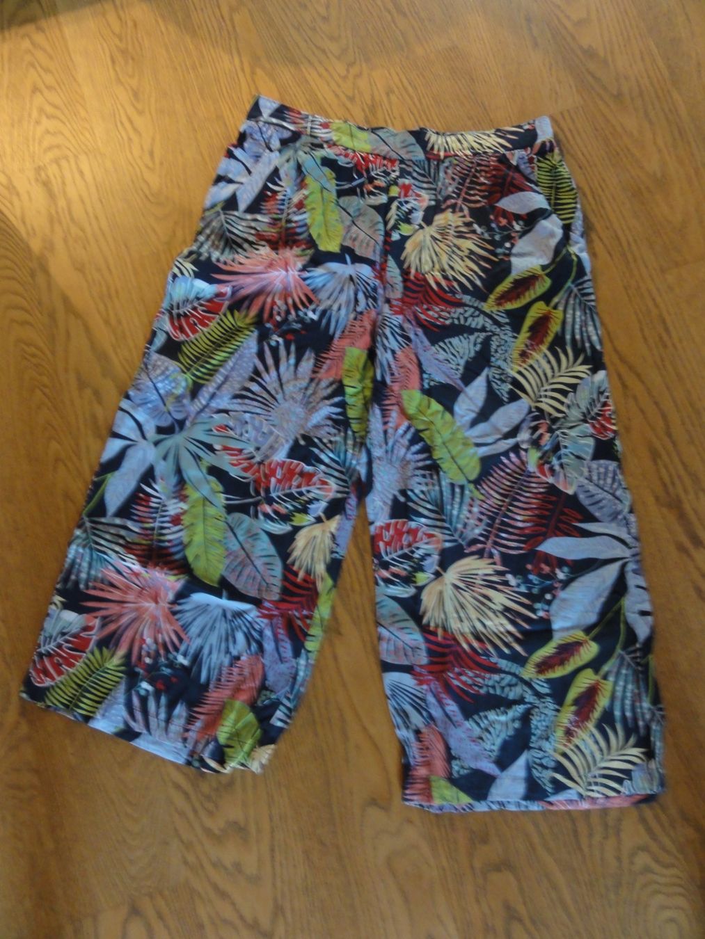 Pantalons: Stoffhose 3/4-Bein, Gr. 40 – D'occasion à Riedholz par Taweva