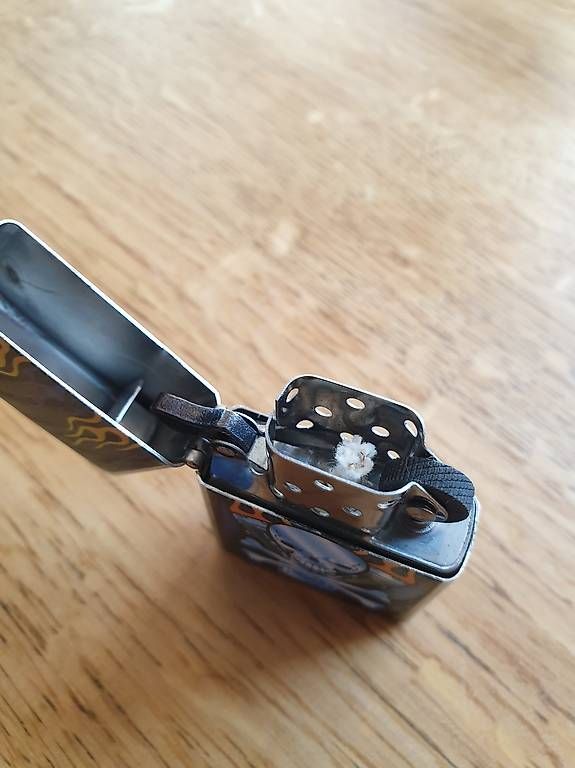 Briquets: Zippo Feuerzeug 6 – D'occasion à Rickenbach LU par trucker.s 1