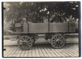 Fotografie Zweiachsiger Pritschenwagen /