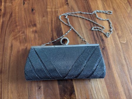 Clutch silberfarben mit Kettenhenkel