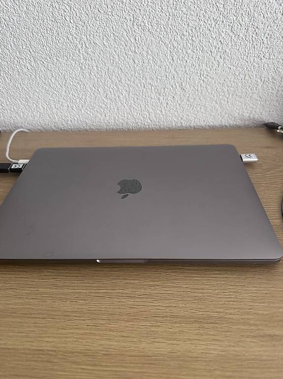 Apple Notebooks: MacBook Pro 13  2020  16 GB RAM – Gebraucht aus Altdorf UR von Adler-cnd 2