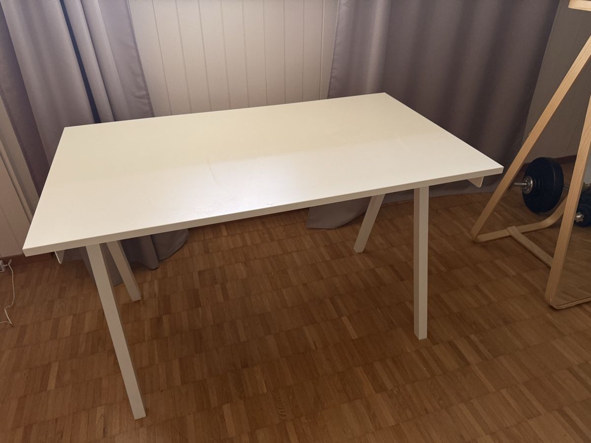 Tavoli: Bürotisch Ikea  – Usato da Rapperswil SG venduto da vas_d79r 1