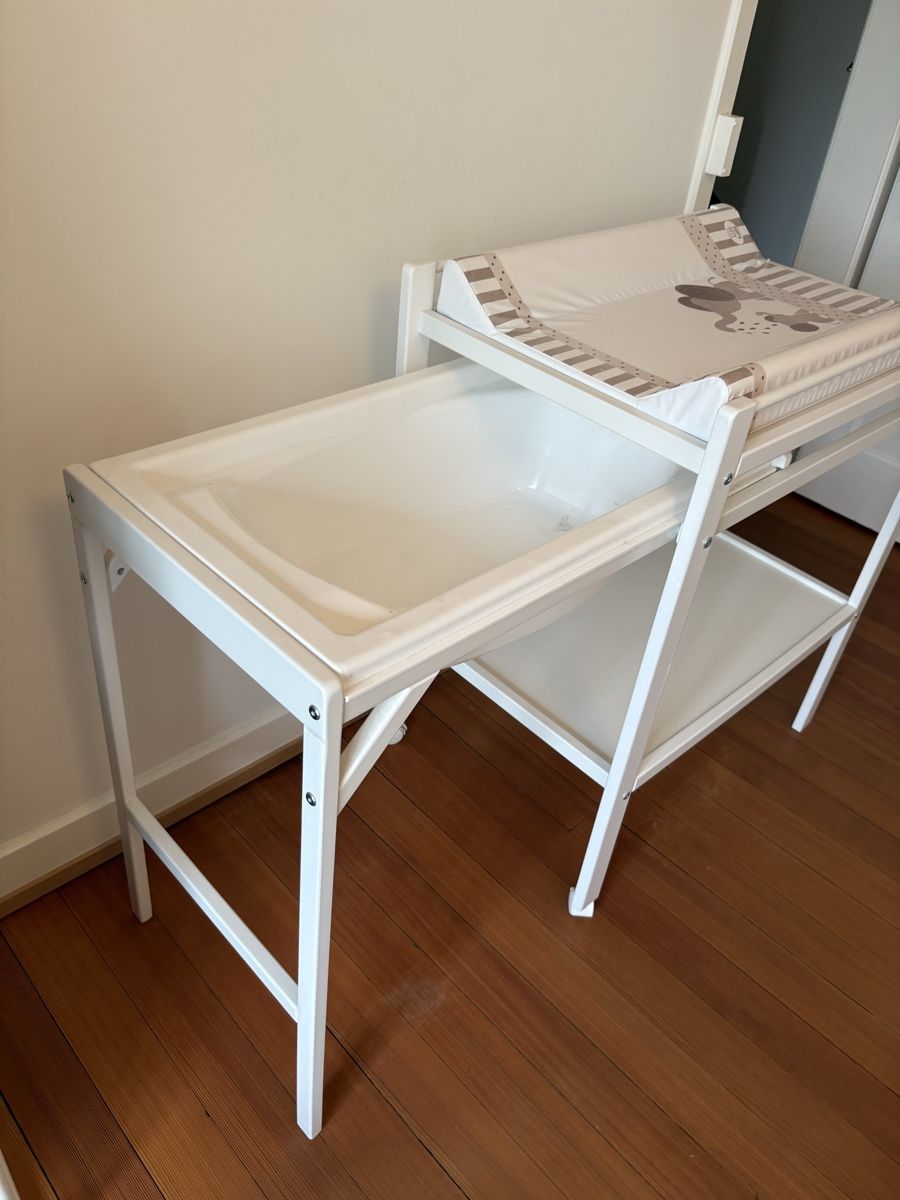 Geuther Fasciatoi & Accessori: Geuther Emma Wickelkommode Badewanne – Usato da Basel venduto da Outofkey