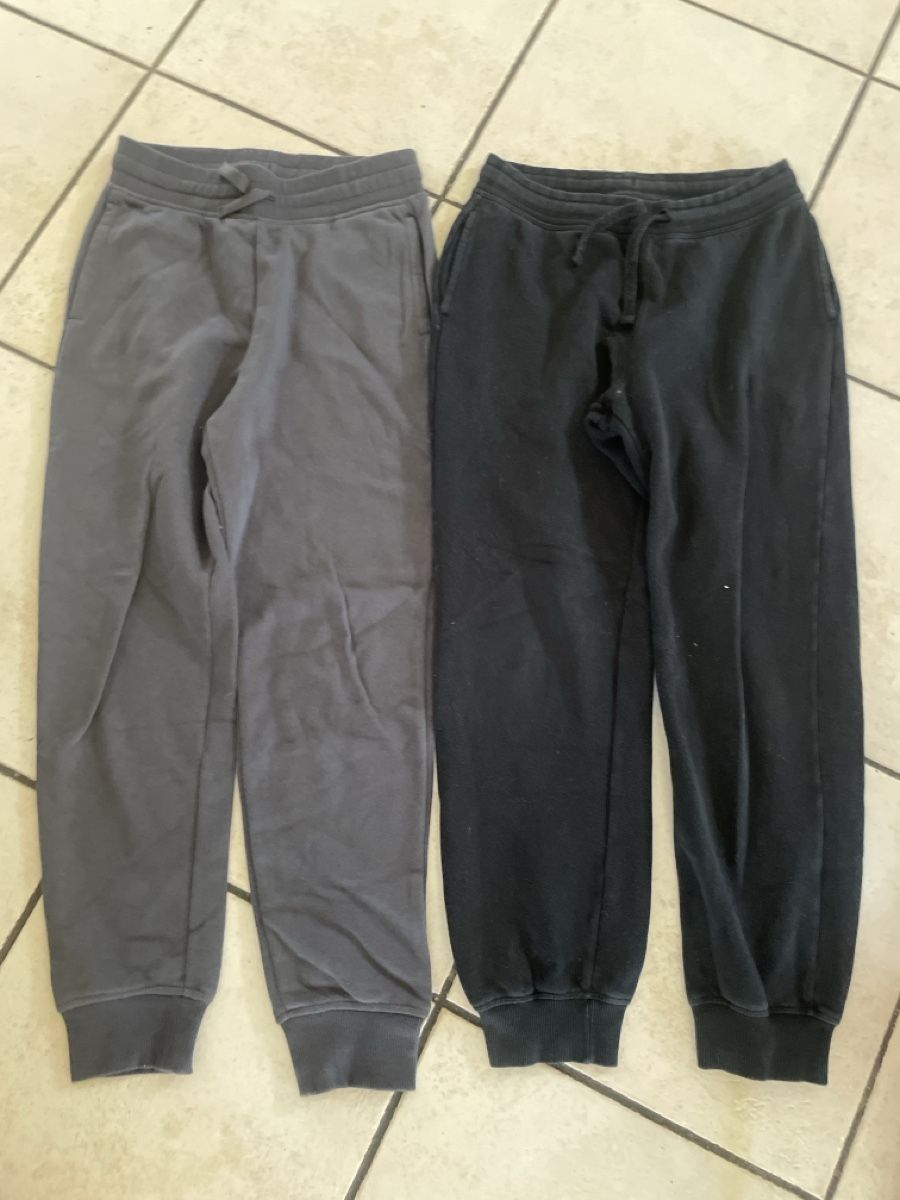 H&M Hosen: 2 Jogginghosen H&M Basic schwarz grau Gr. 146 eine Neu – Neu (gemäss Beschreibung) aus Obergerlafingen von cabo4