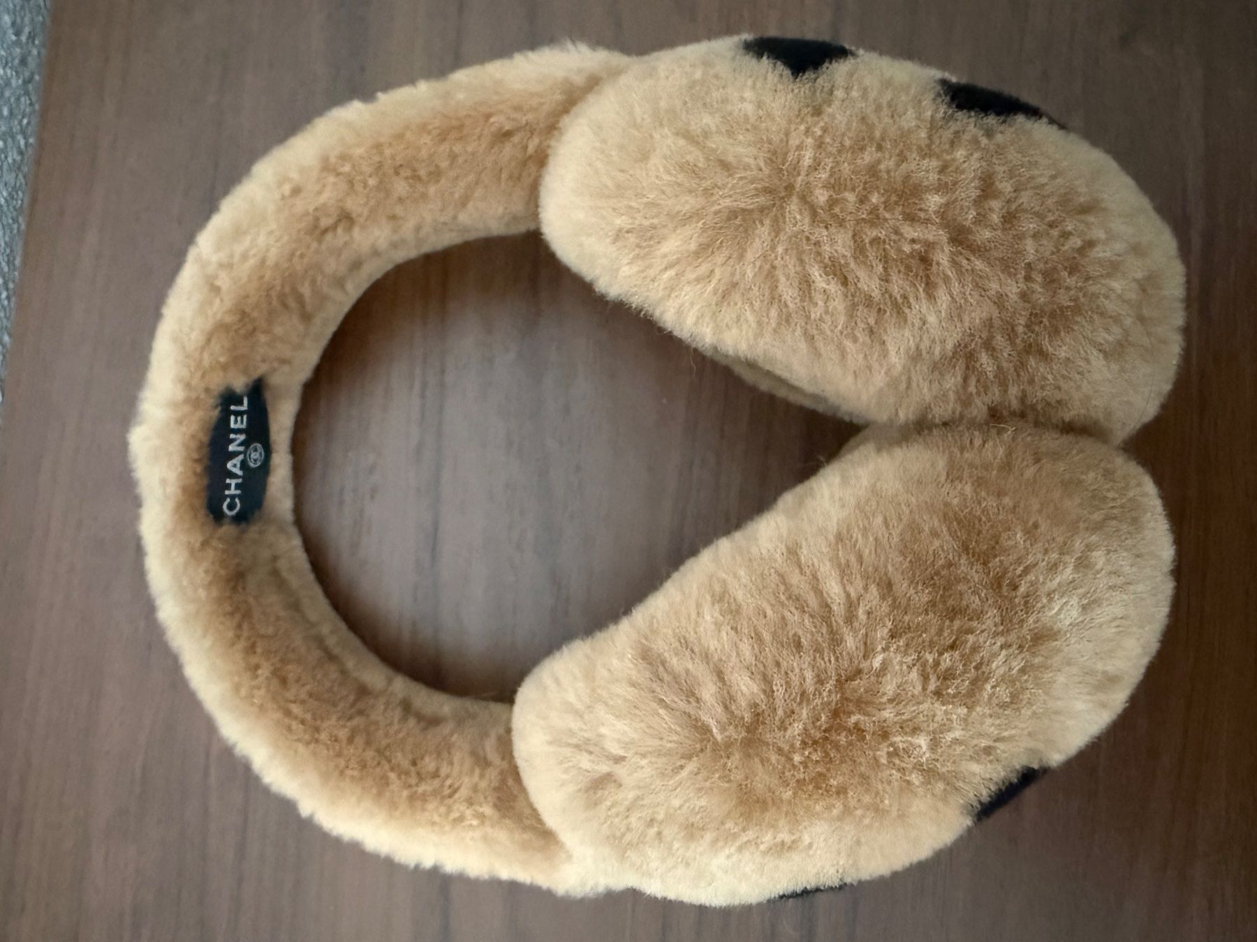 Chanel Copricapi, berretti & cappellini: Chanel Ohrenwärmer – Nuovo (secondo la descrizione) da Embrach venduto da Gsab 4