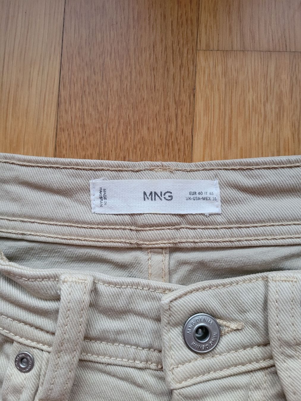 Mango Pantaloni: Bermuda en jean beige – Nuovo e nell'imballaggio originale da Biel/Bienne venduto da Leila32 2