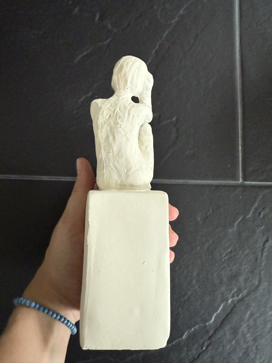 Statuette: Weisse Deko-Figur "Sitzende Frau" – Nuovo (secondo la descrizione) da Neuhausen venduto da DELY 4