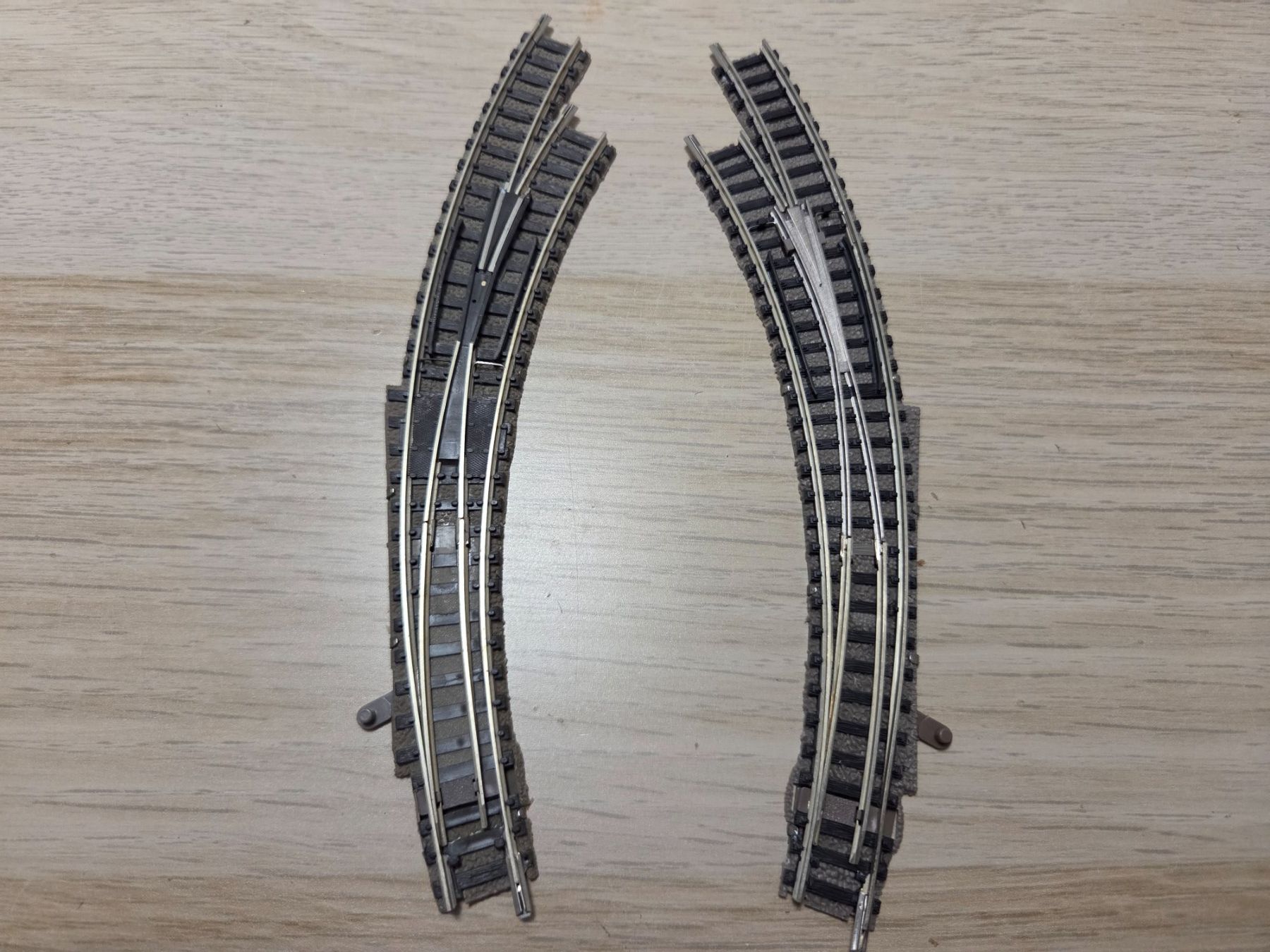 Fleischmann Modellini di ferrovie: Fleischmann N 9142 R+L Bogenweichen (D) – Usato da St-Aubin-Sauges venduto da Lo_Go