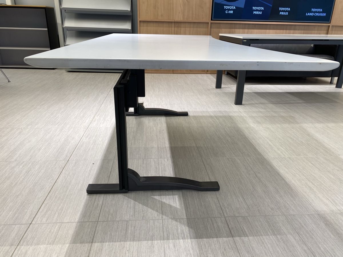Schreibtische: Flexibel einstellbarer Schreibtisch oder Gamingtisch – Gebraucht aus Hägglingen von Karin0802 4