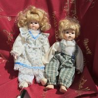 Gelenkige Puppen mit Bekleidung ( sehr sauber )