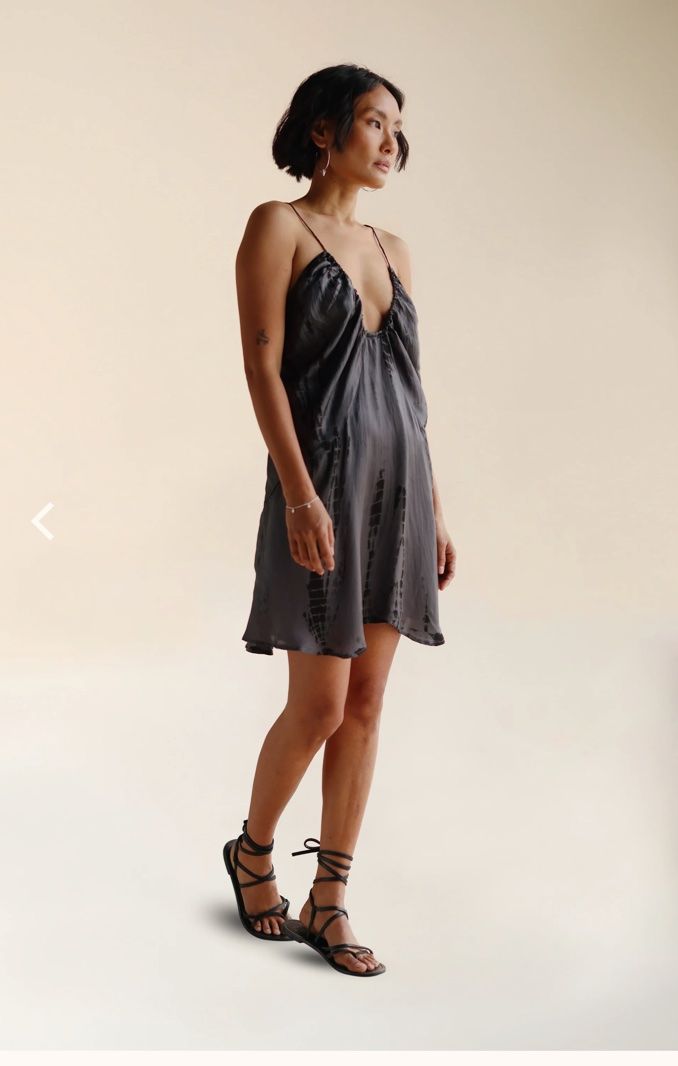 Robes: Zoe Mini, Satinkleid, Satin Cupro Fara – Neuf avec emballage d'origine à Zürich par Allegra_Stucki