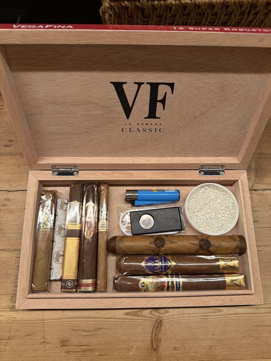 Humidore: Zigarren + Humidor + Zübehor – Gebraucht aus Seuzach von kaufes8 2