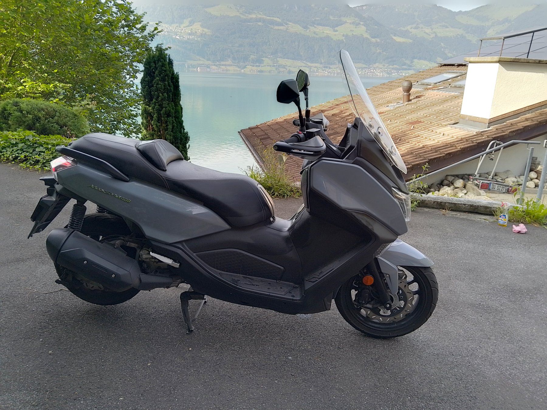 Sym Scooters: Roller Sym Maxsym 400 hellgrau – Gebraucht aus Gersau von spa_nj82