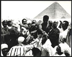 Fotografie Boxer Muhammad Ali mit Fans v