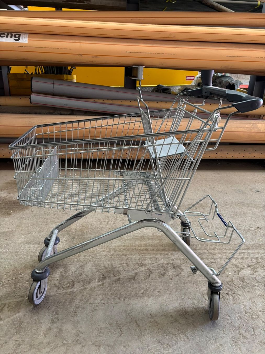 Sonstiges für Haushalt & Wohnen: Einkaufswagen, grauer Sitz – Gebraucht aus Uerkheim von Heiniger4813 1