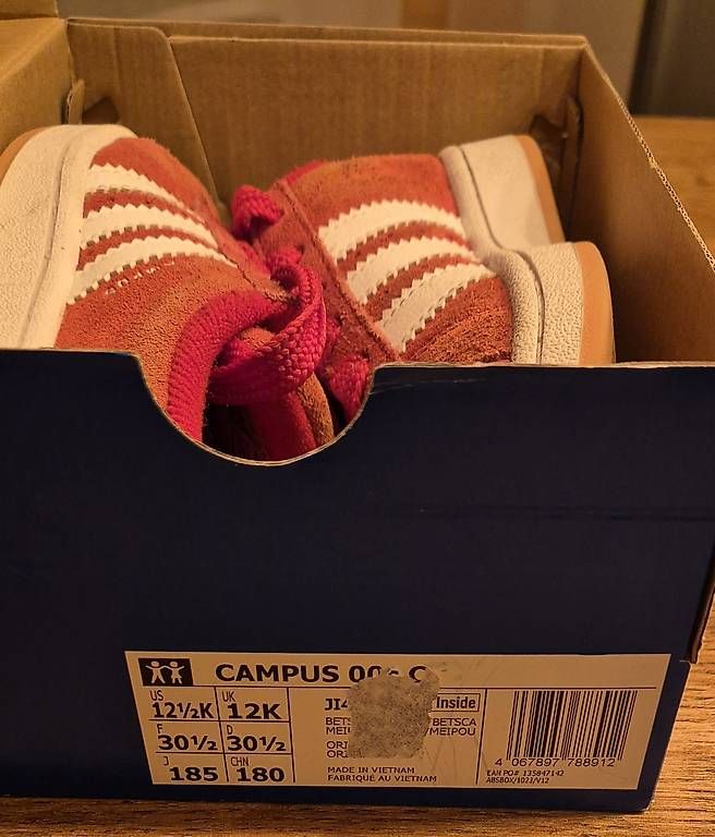 Adidas Scarpe per ragazzi: Adidas Kinderschuh 30+ Red+White – Nuovo e nell'imballaggio originale da Hinterkappelen venduto da Betla