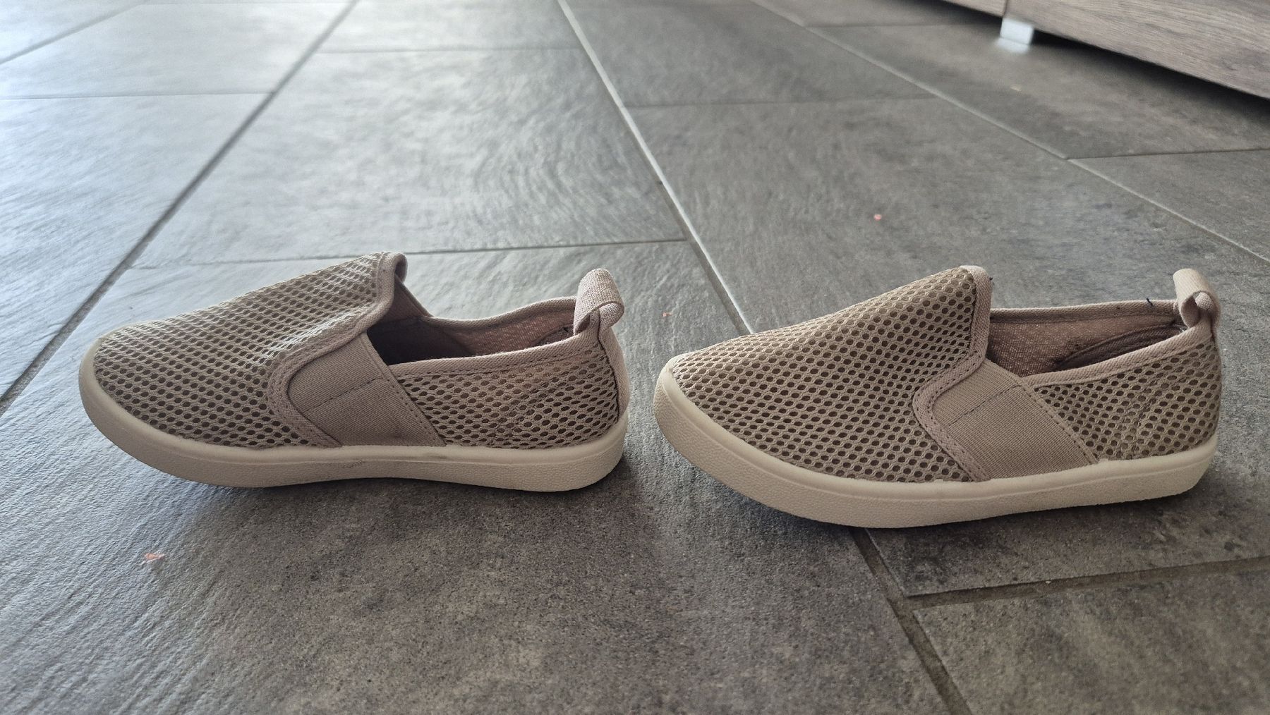H&M Scarpe per ragazzi: Slip-on-Sneaker aus Mesh grösse 28 – Usato da Steinen venduto da I_nikita_I 2