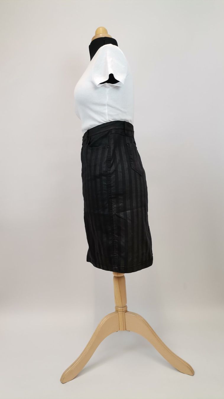 Gonne: JUMP JEANS Stretch-Rock Schwarz/Grau gestreift – Usato da Schaffhausen venduto da Restwert_SH 1