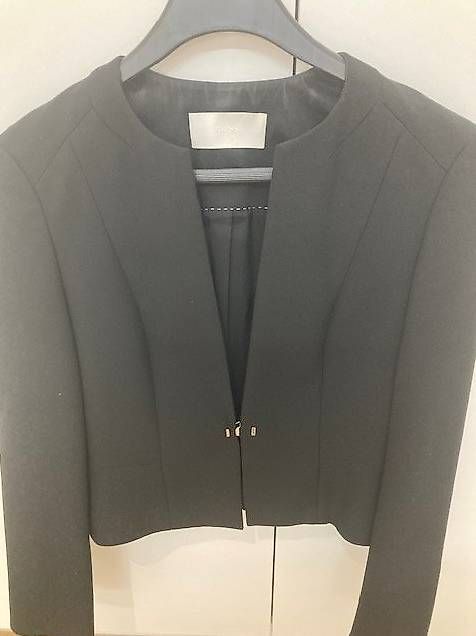 Hugo Boss Giacche: Kurz-Blazer von BOSS schwarz, Grösse 32 – Usato da Thierachern venduto da Herci 1