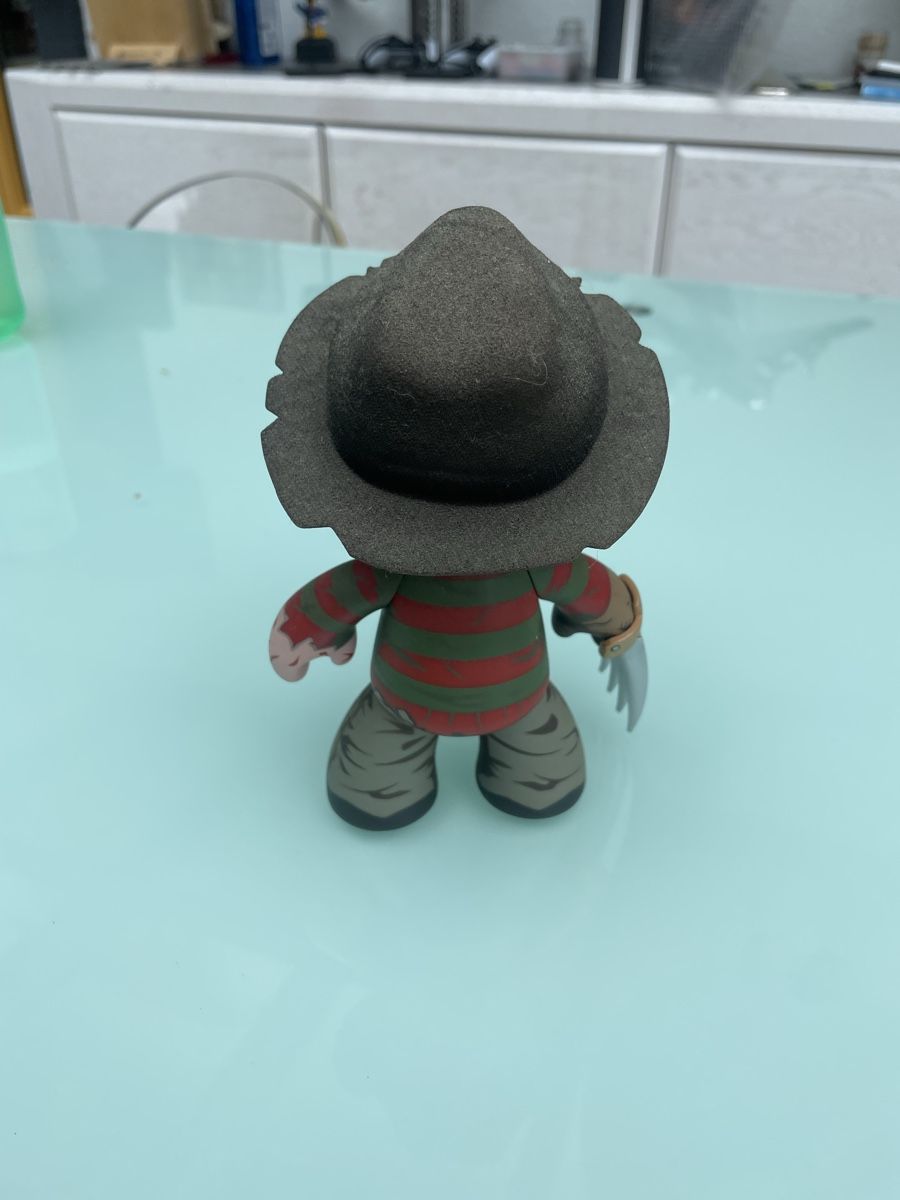 Statuette: Figurine Freddy Krueger  – Usato da Les Brenets venduto da serialdrink 1