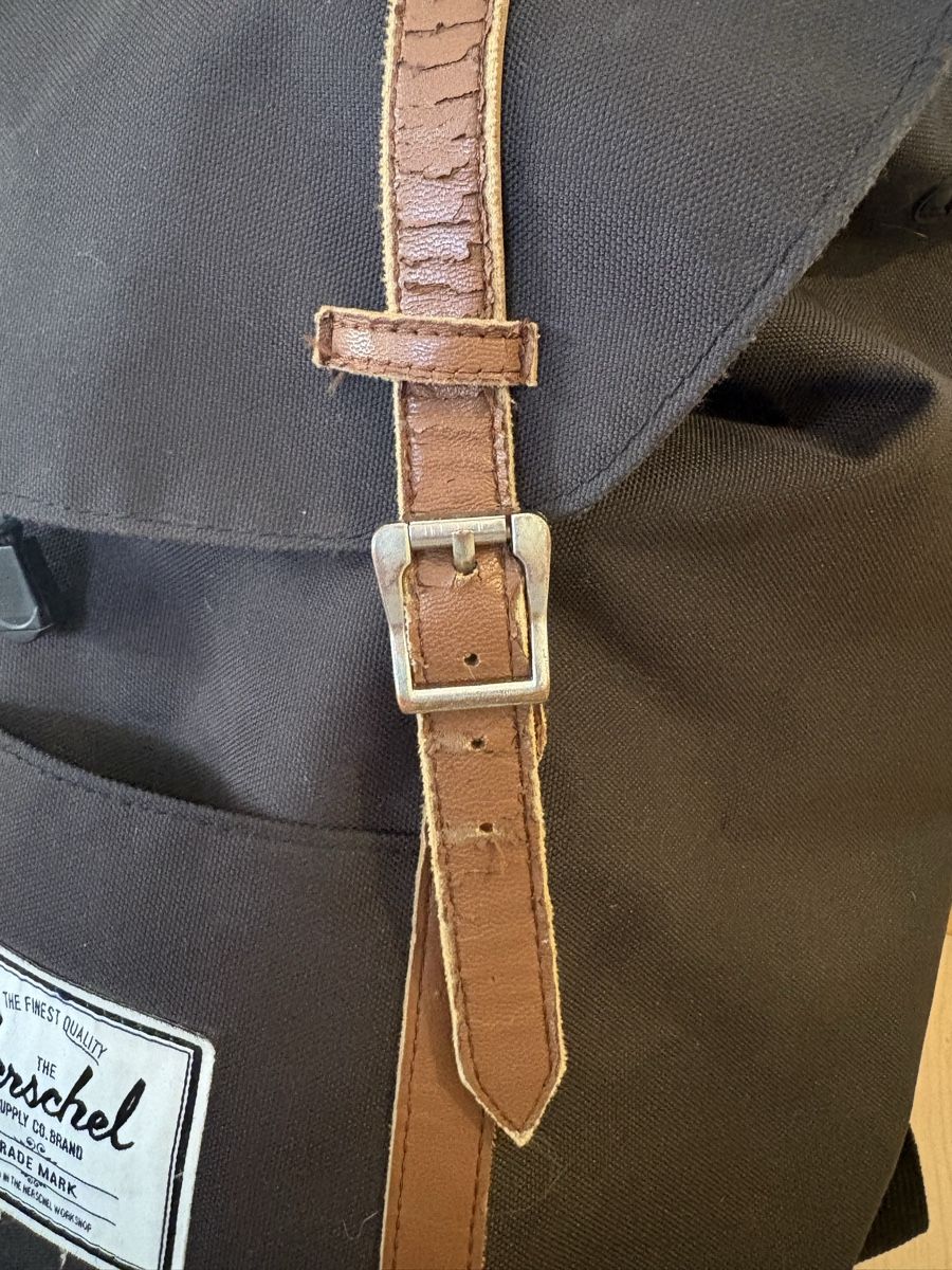 Herschel Sacs à dos: Herschel Rucksack schwarz – D'occasion à Bremgarten AG par Vanessa.urech 4