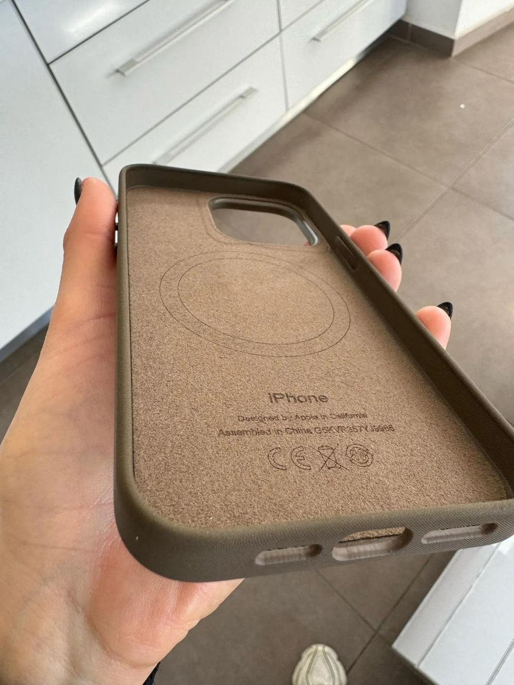 Cover & Protezioni schermo: iPhone 15 Pro Leder Case Brown Replica – Nuovo e nell'imballaggio originale da Zürich venduto da swiss.tech 2