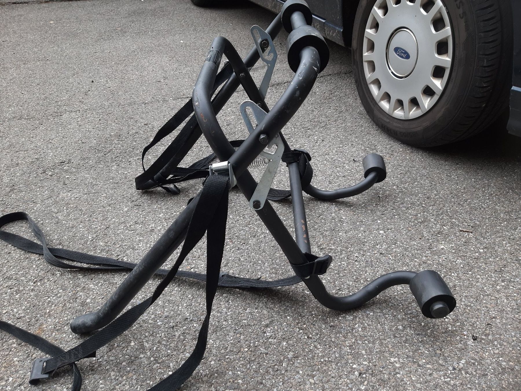Supporti per biciclette: Porte-vélo robuste pour voiture, universel – Usato da Fribourg venduto da metalhands 2