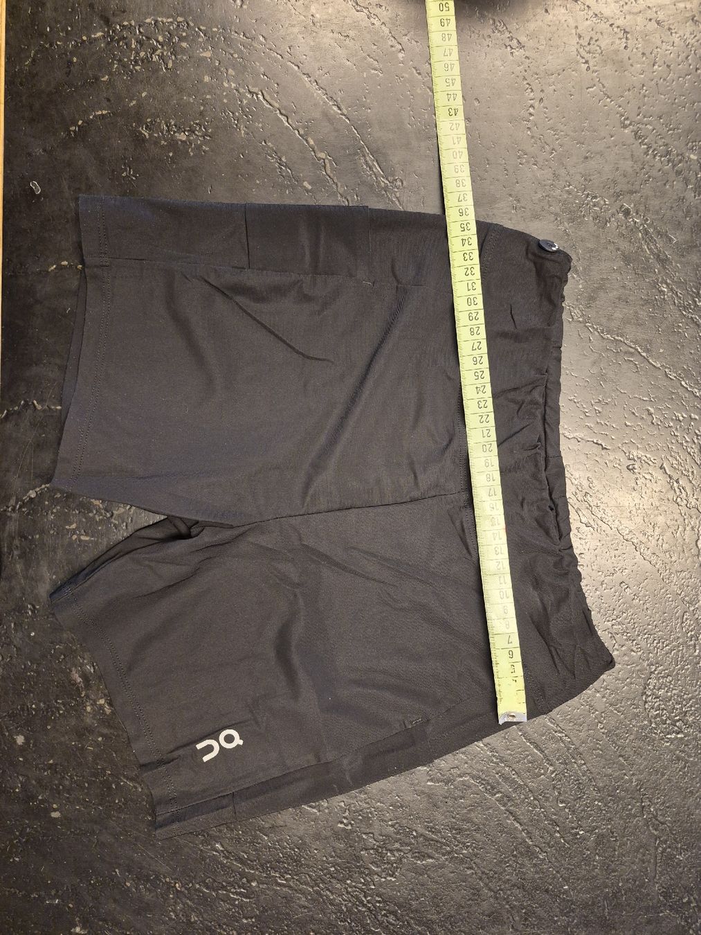 Pantaloni: ON Runningshorts – Usato da Scuol venduto da Niculaus