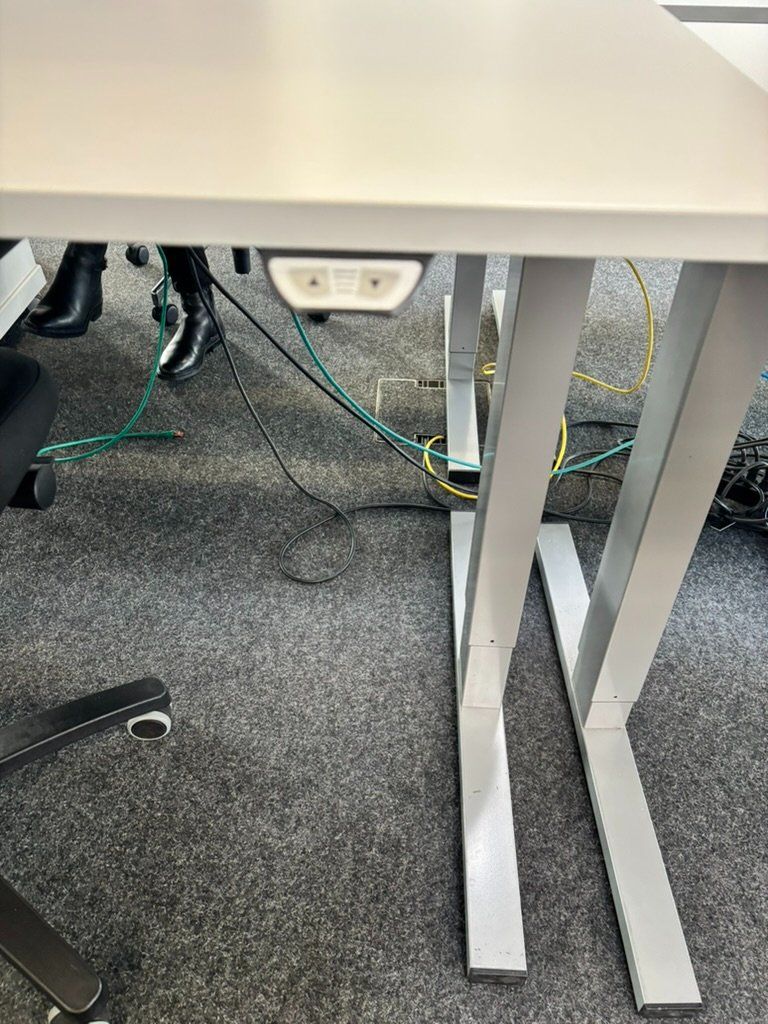 Scrivanie: Electric Standing Desk Height Adjustable Desk - White – Usato da Roveredo GR venduto da dswiss 2