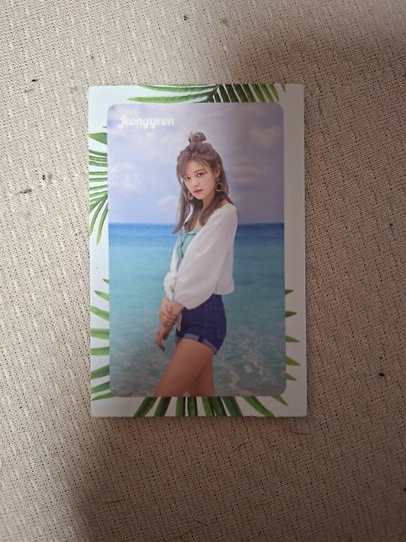 Posters & Illustrations: Jeongyeon summer nights pc – D'occasion à Alikon par e_w_lt5y