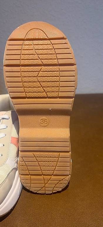 Scarpe per ragazze: Turnschuhe Gr.36 – Usato da Wimmis venduto da Selzer_84 2