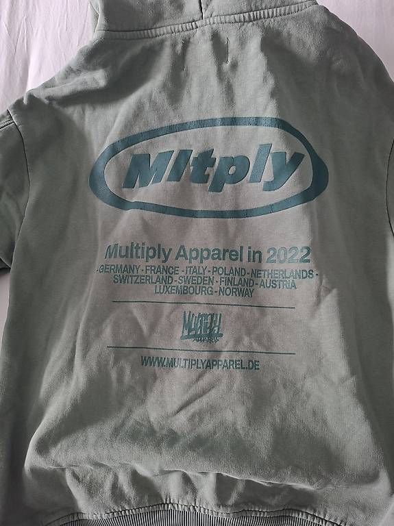 Pullover & Sweatshirts: Multiply Hoodie Gr. S – Gebraucht aus Wilderswil von syr_gb6w 1