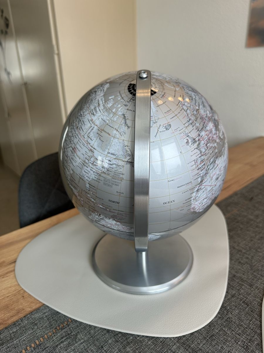 Sonstige Dekorationen & Accessoires: Globus „emform Planet“ in Silber – Gebraucht aus Celerina von Little29 2