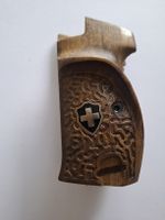 Nussbaum Griffschalen mit Daumenauflage für die Sig