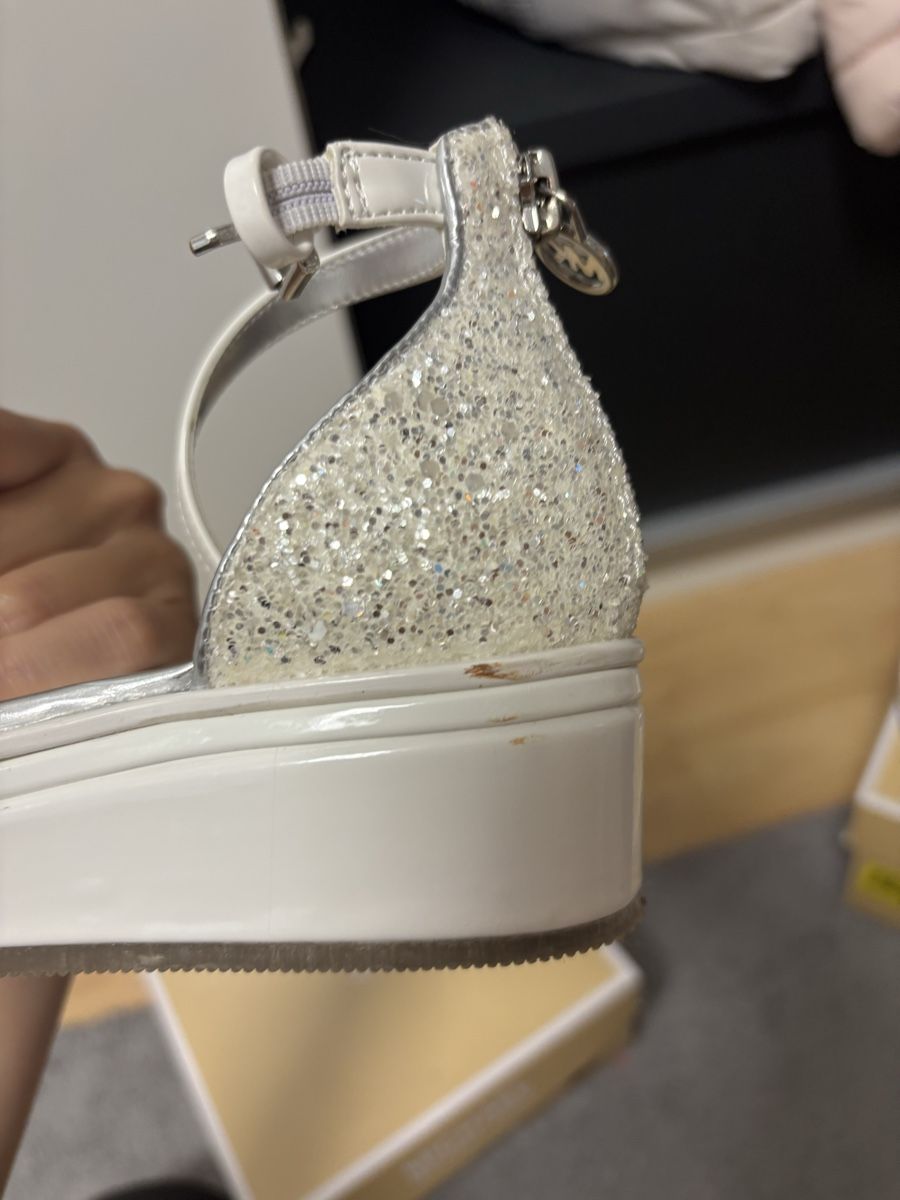 Michael Kors Scarpe per ragazzi: Kinder Sandale MK gr. 28 – Usato da Spreitenbach venduto da Armadio_Draghetti 5