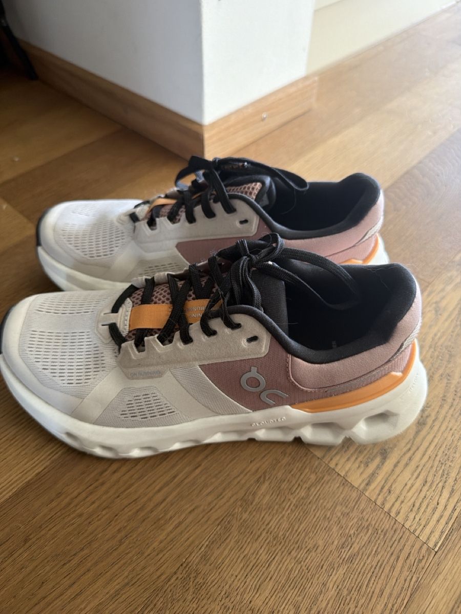 Chaussures hommes: On cloud sneakers damen 38 – Neuf (Voir description) à Hausen AG par nik_9sg2