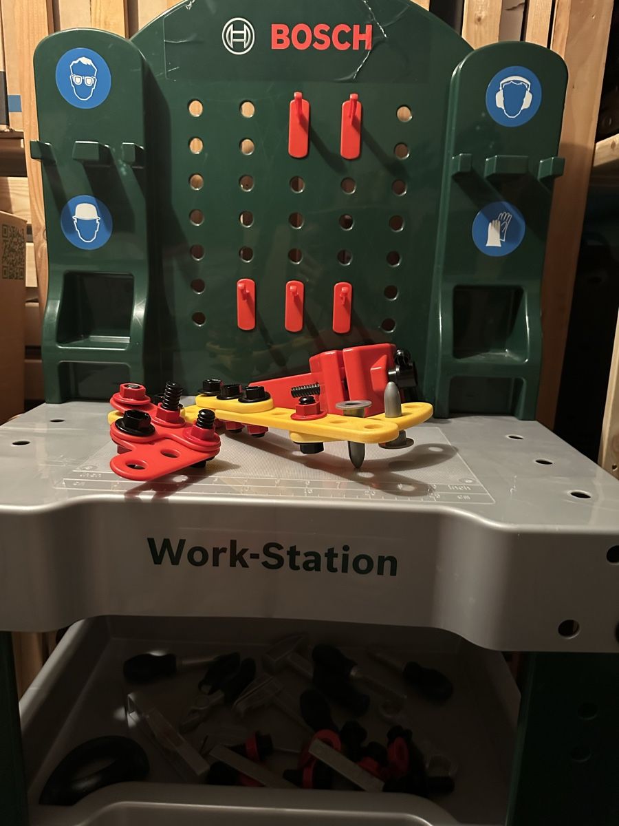 Spielzeuge: Bosch Work Station Toy Tool Bench Set Used – Gebraucht aus Zürich von car_68nt 3