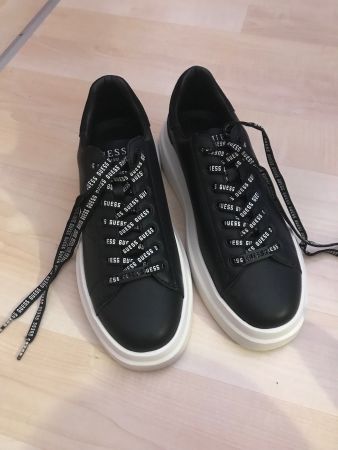 Guess Turnschuhe schwarz Grösse 42 NEU