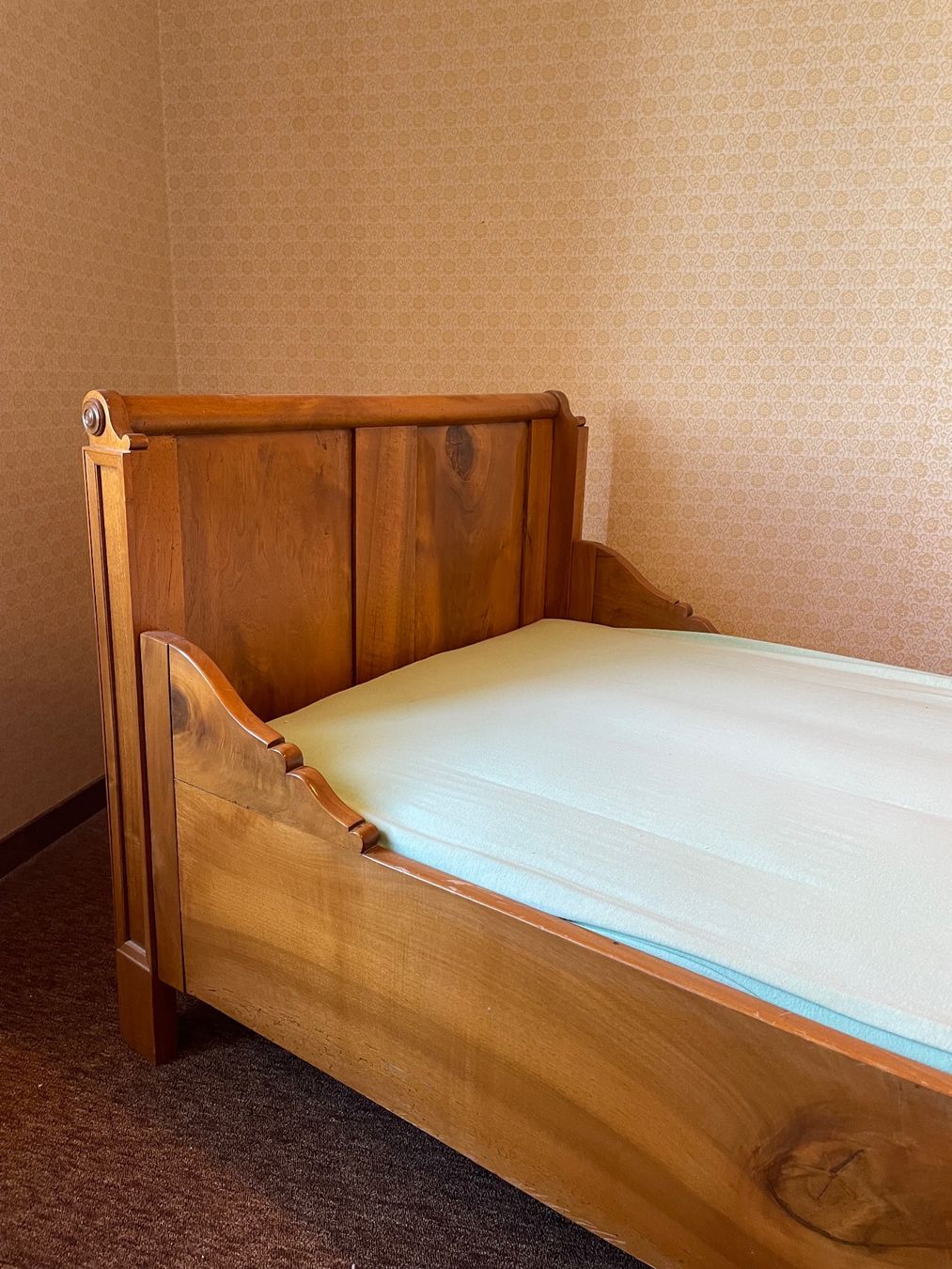 Betten: Massives Einzelbett Antik – Gebraucht aus Schönholzerswilen von MichaelaSommer 1