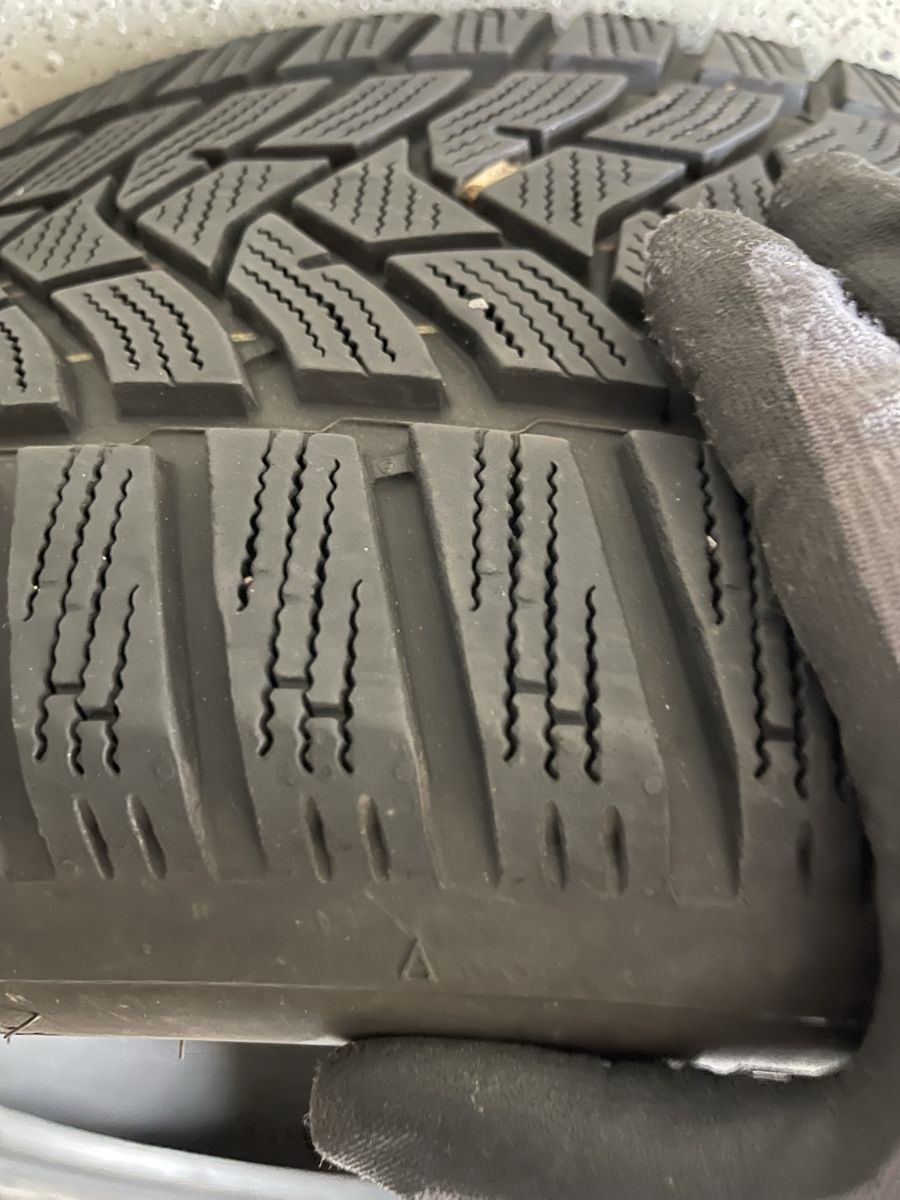 Alle Autoersatzteile: Winterpneus/Winterreifen 235 / 50R18 101V Dunlop – Gebraucht aus Zweisimmen von G-Star06 5