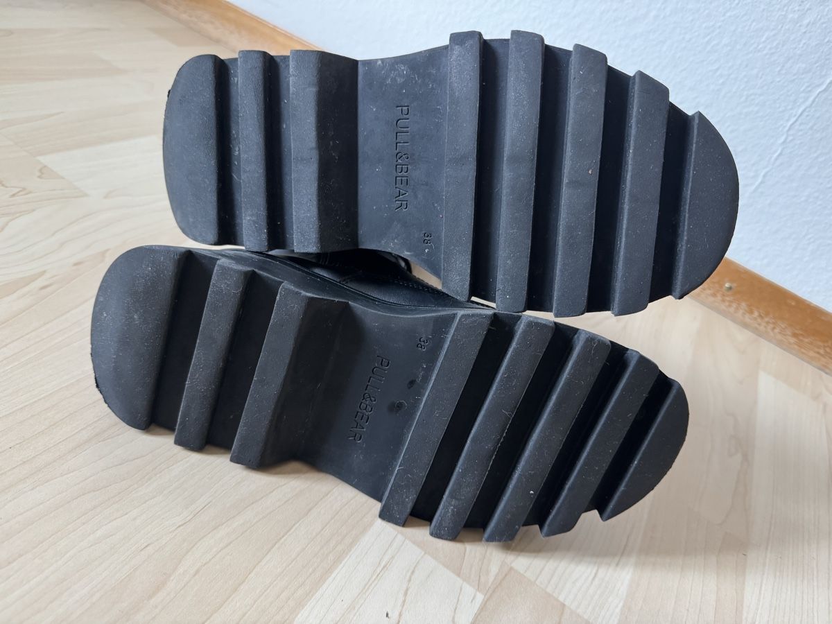 Pull&Bear Chaussures femmes: Bottes Pull&Bear noires – D'occasion à Villeret par bys_k95b 4