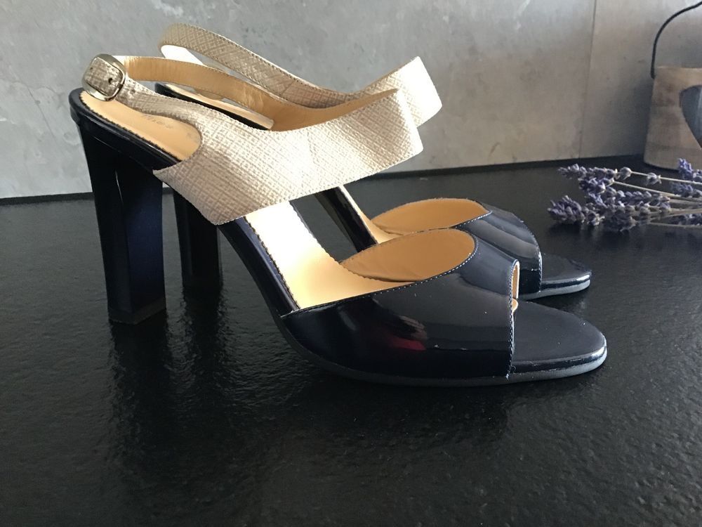Chaussures femmes: Sandales femmes – D'occasion à Neuchâtel par sta_7qfy 1
